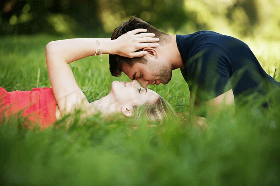 5 Tricks to Make Your Resolution Stick couple in grass