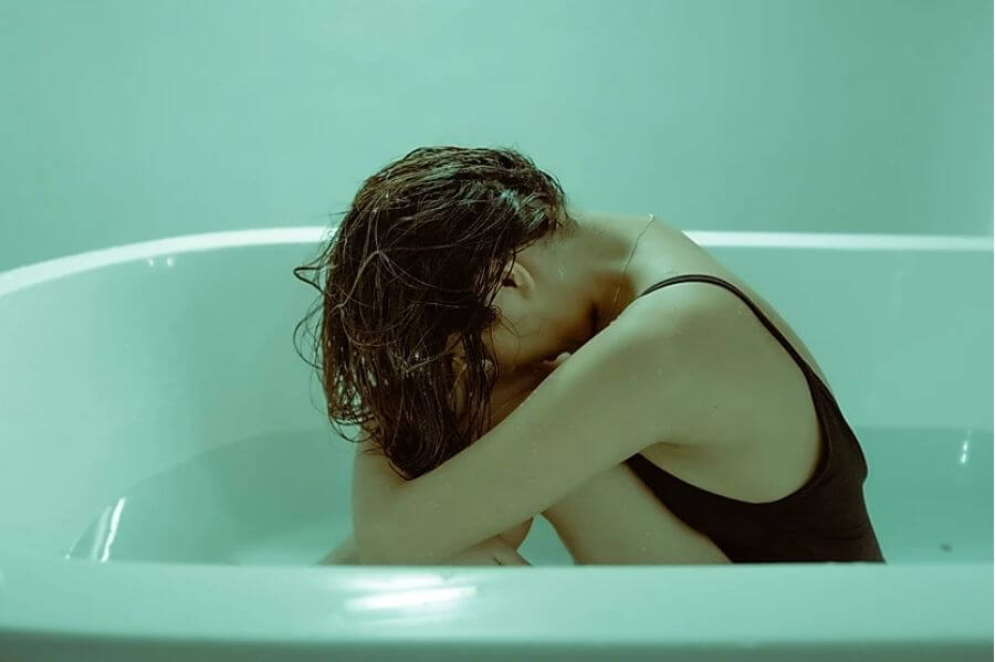 crying-woman-with-period-in-a-bathtub